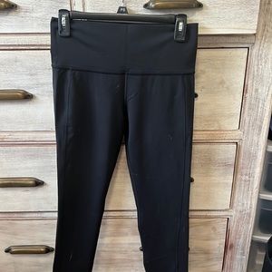 Lululemon size 6 black straight leg leggings mid-rise